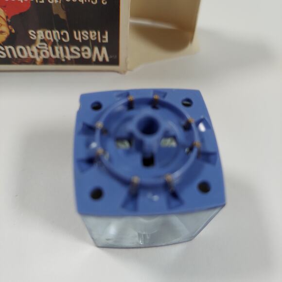 Vintage Flash Cubes Lot Westinghouse 5 Boxes 15 Camera Flashcubes 60 Flashes - Picture 11 of 13